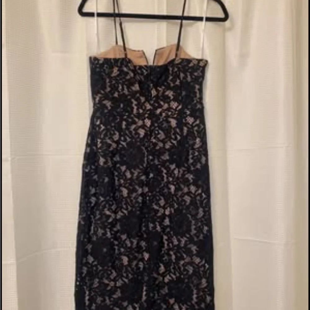 Elegant Black Lace Dress - Picture 3 of 3